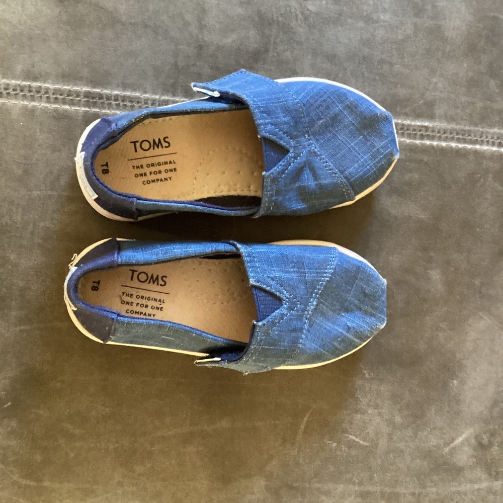 Tom’s shoes